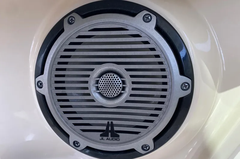 Slide: The Image of Boston Whaler 320 Vantage 2017 - 51