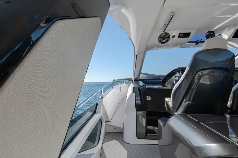 Slide: The Image of Azimut Verve 47 2023 - 15