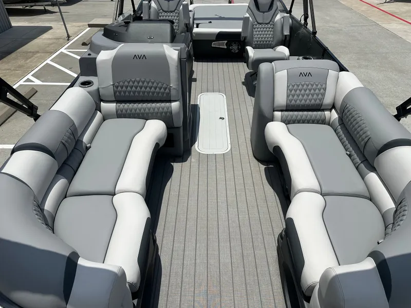 Slide: The Image of Avalon Catalina Versatile Rear Bench - 23' 2025 - 11