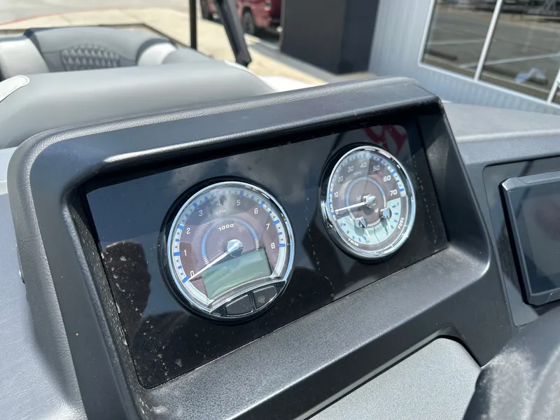 Slide: The Image of Avalon Catalina Versatile Rear Bench - 23' 2025 - 21