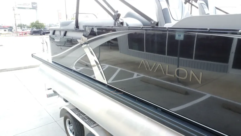 Slide: The Image of Avalon LSZ Quad Lounge - 23' 2025 - 33