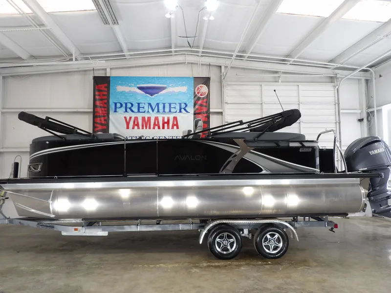 The Image of Avalon LSZ Quad Lounge - 23' 2025 - 1