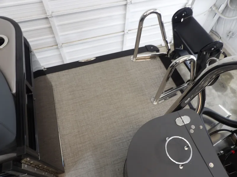 Slide: The Image of Avalon LSZ Quad Lounge - 23' 2025 - 24