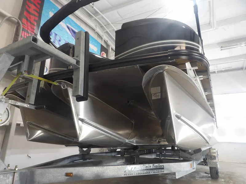 Slide: The Image of Avalon LSZ Quad Lounge - 23' 2025 - 5