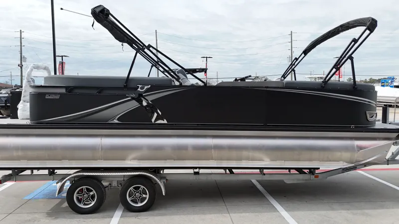 Slide: The Image of Avalon LSZ Quad Lounge - 25' 2025 - 5