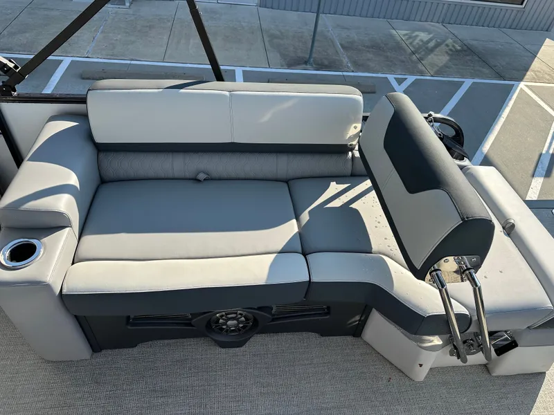 Slide: The Image of Avalon LSZ Quad Lounge Shift - 23' 2025 - 27
