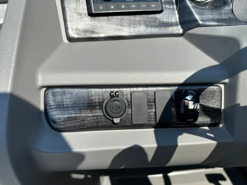 Slide: The Image of Avalon LSZ Quad Lounge Shift - 23' 2025 - 25