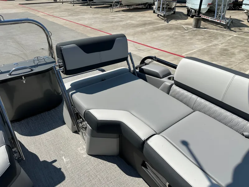 Slide: The Image of Avalon LSZ Quad Lounge Shift - 23' 2025 - 30