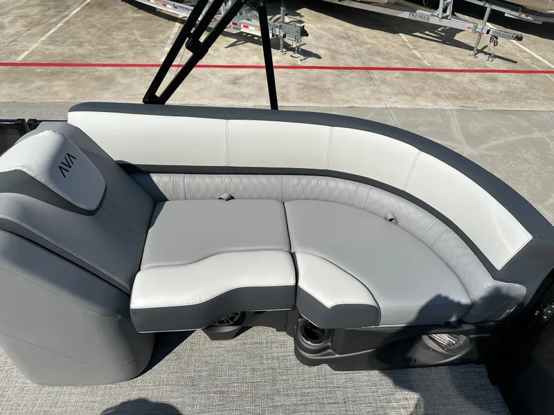 Slide: The Image of Avalon LSZ Quad Lounge Shift - 23' 2025 - 14