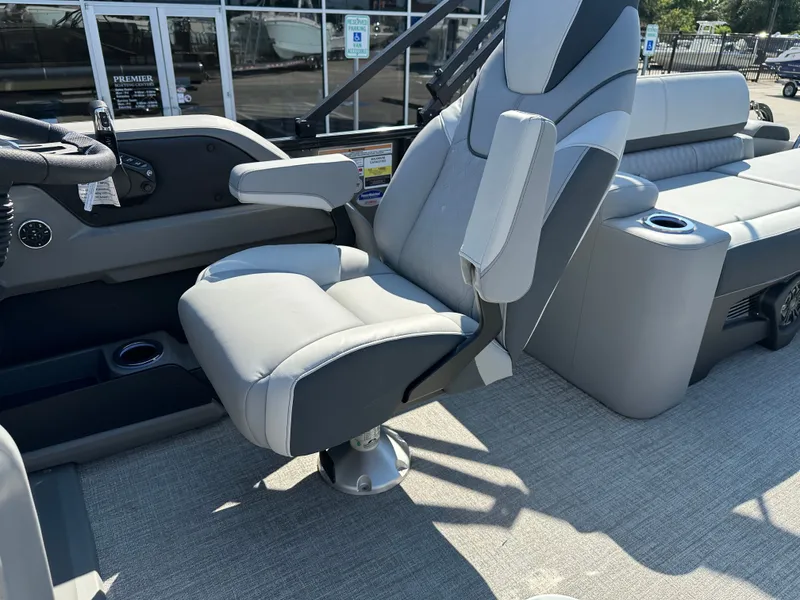 Slide: The Image of Avalon LSZ Quad Lounge Shift - 23' 2025 - 24