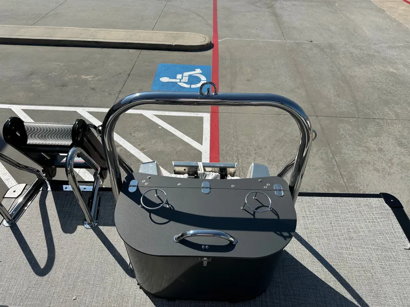 Slide: The Image of Avalon LSZ Quad Lounge Shift - 23' 2025 - 34