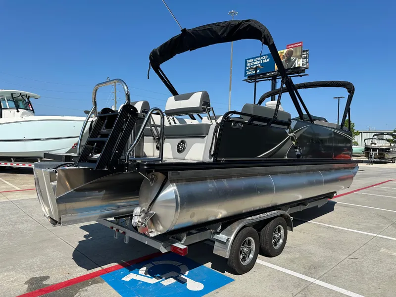 Slide: The Image of Avalon LSZ Quad Lounge Shift - 23' 2025 - 8