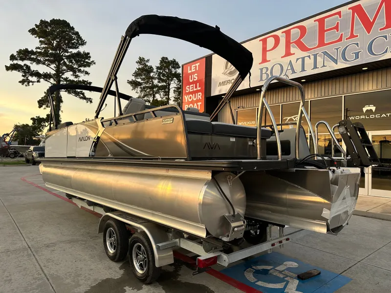 Slide: The Image of Avalon LSZ Versatile Rear Bench - 25' 2025 - 10