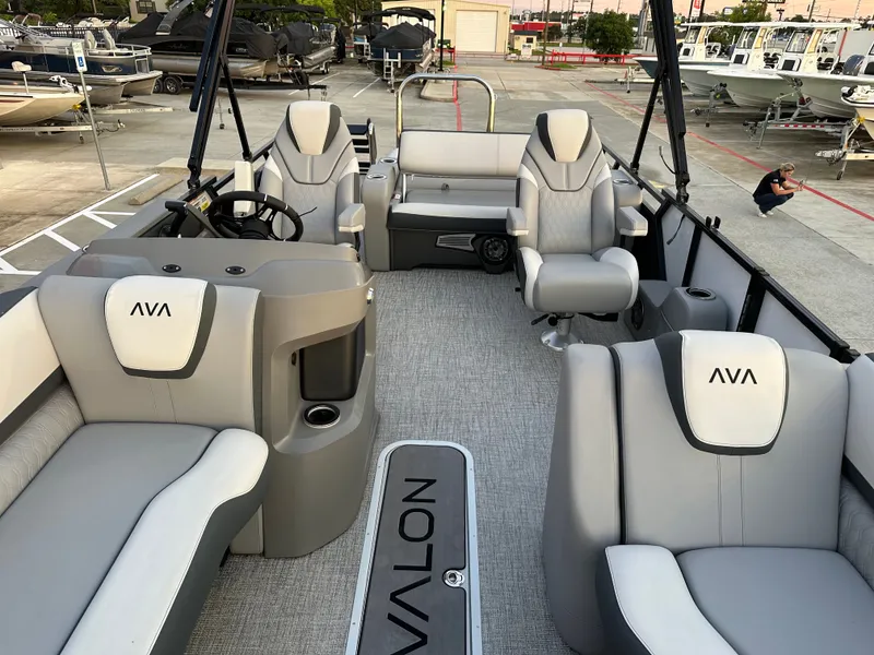 Slide: The Image of Avalon LSZ Versatile Rear Bench - 25' 2025 - 17