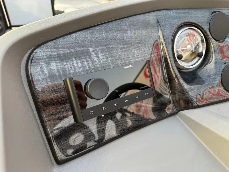 Slide: The Image of Avalon LSZ Versatile Rear Bench - 25' 2025 - 20