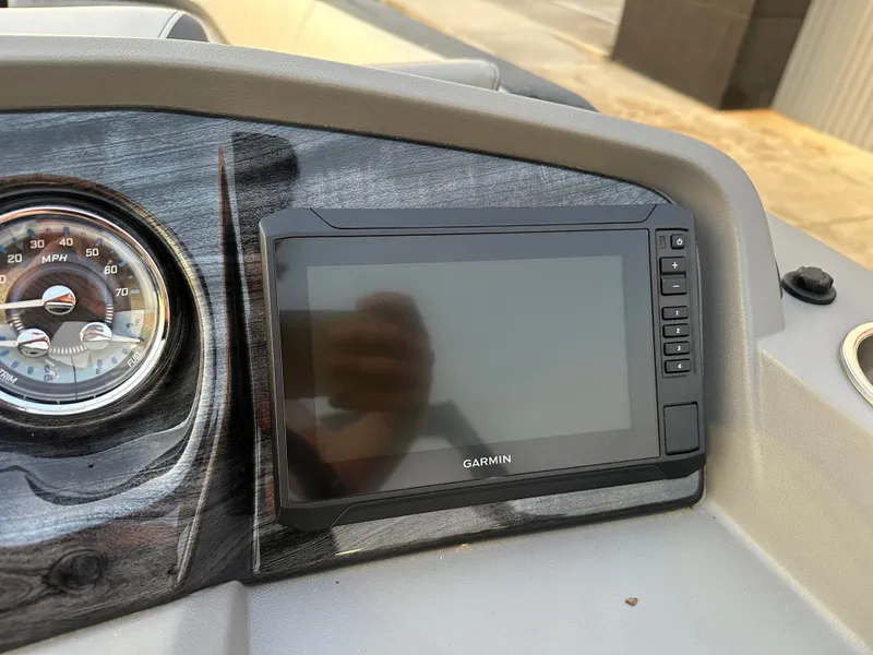 Slide: The Image of Avalon LSZ Versatile Rear Bench - 25' 2025 - 22