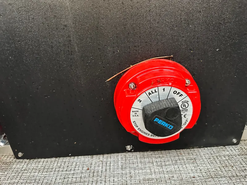 Slide: The Image of Avalon LSZ Versatile Rear Bench - 25' 2025 - 34