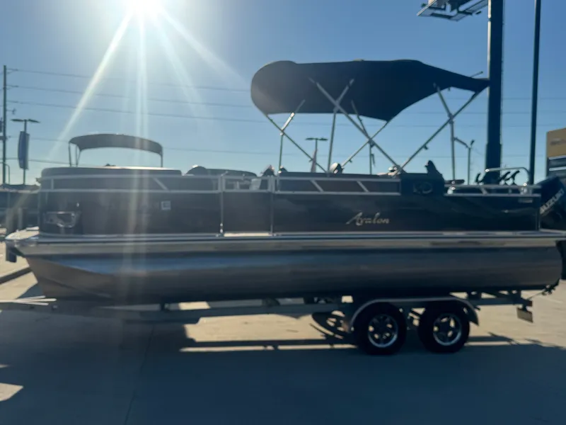 Slide: The Image of Avalon VNT 85 RF 23T 2023 - 1