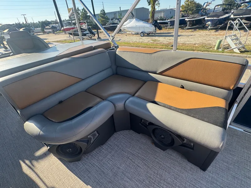 Slide: The Image of Avalon VNT 85 RF 23T 2023 - 16