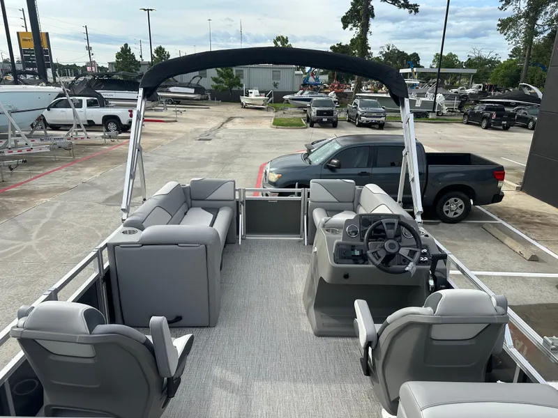 Slide: The Image of Avalon Venture Quad Lounge - 21' 2025 - 33