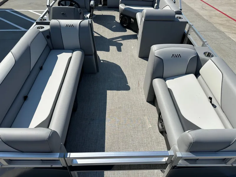 Slide: The Image of Avalon Venture Rear Fish - 21' 2025 - 11