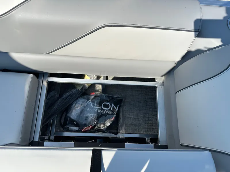 Slide: The Image of Avalon Venture Rear Fish - 21' 2025 - 21