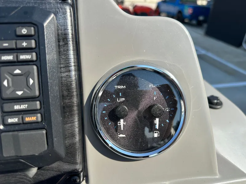 Slide: The Image of Avalon Venture Rear Fish - 21' 2025 - 27