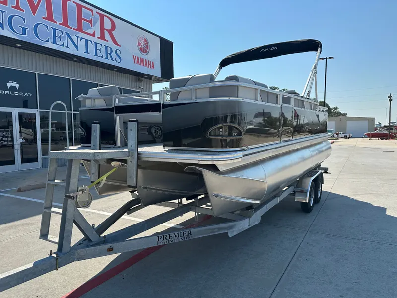 Slide: The Image of Avalon Venture Rear Fish - 21' 2025 - 3