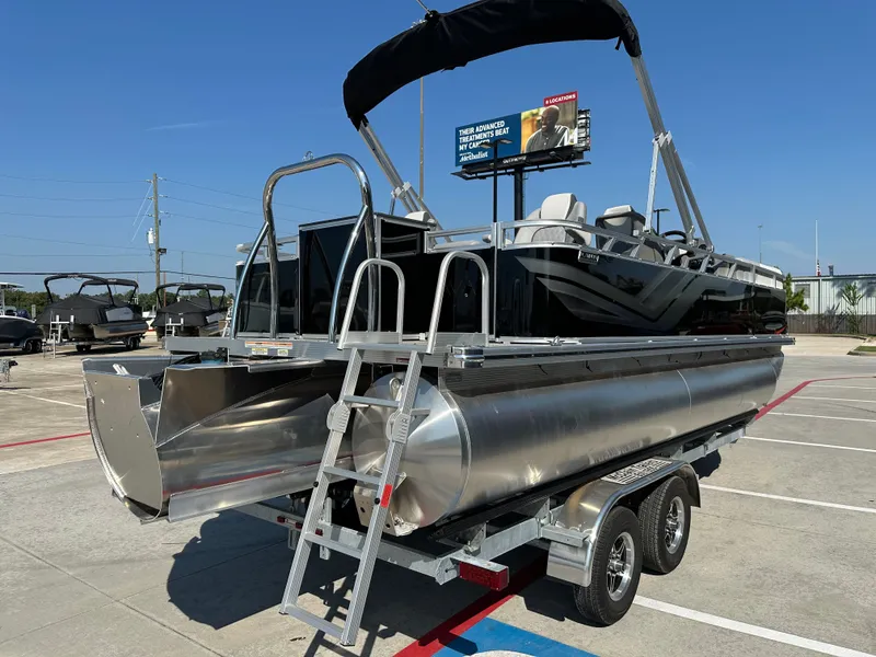 Slide: The Image of Avalon Venture Rear Fish - 21' 2025 - 8