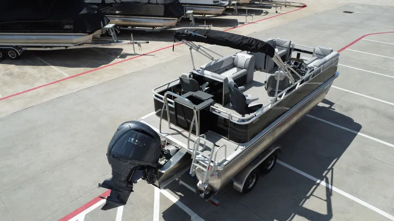 Slide: The Image of Avalon Venture Rear Fish - 21' 2026 - 11