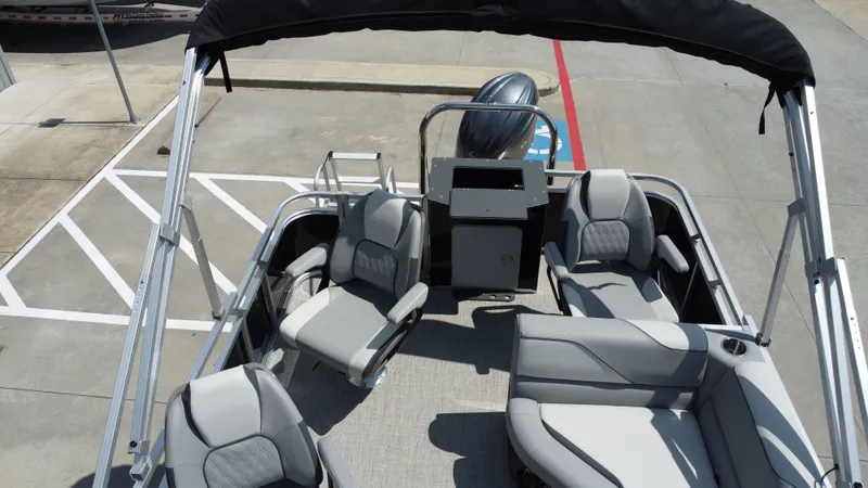 Slide: The Image of Avalon Venture Rear Fish - 21' 2026 - 21