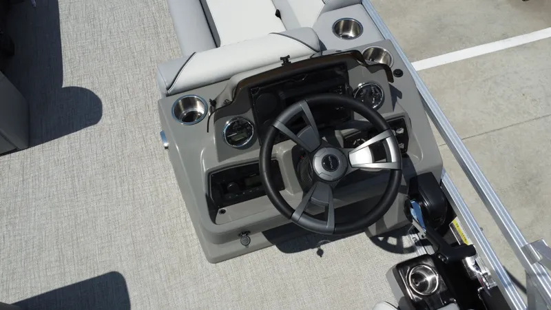 Slide: The Image of Avalon Venture Rear Fish - 21' 2026 - 25