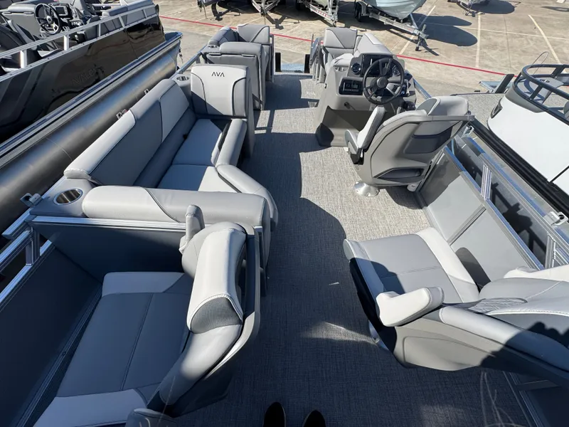 Slide: The Image of Avalon Venture Rear Fish - 21' 2025 - 17
