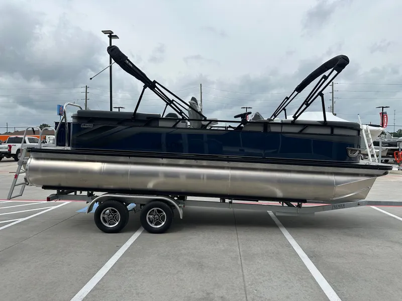 Slide: The Image of Avalon Venture 85 Quad Lounge - 23' 2025 - 7