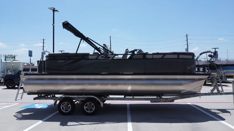 Slide: The Image of Avalon VNT85 QL23T 2025 - 6