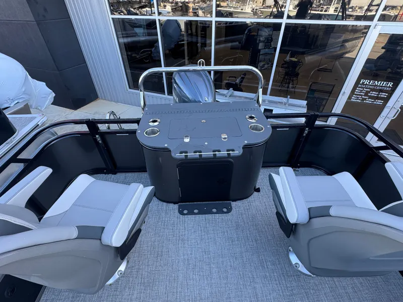 Slide: The Image of Avalon Venture 85 Rear Fish - 23' 2025 - 9