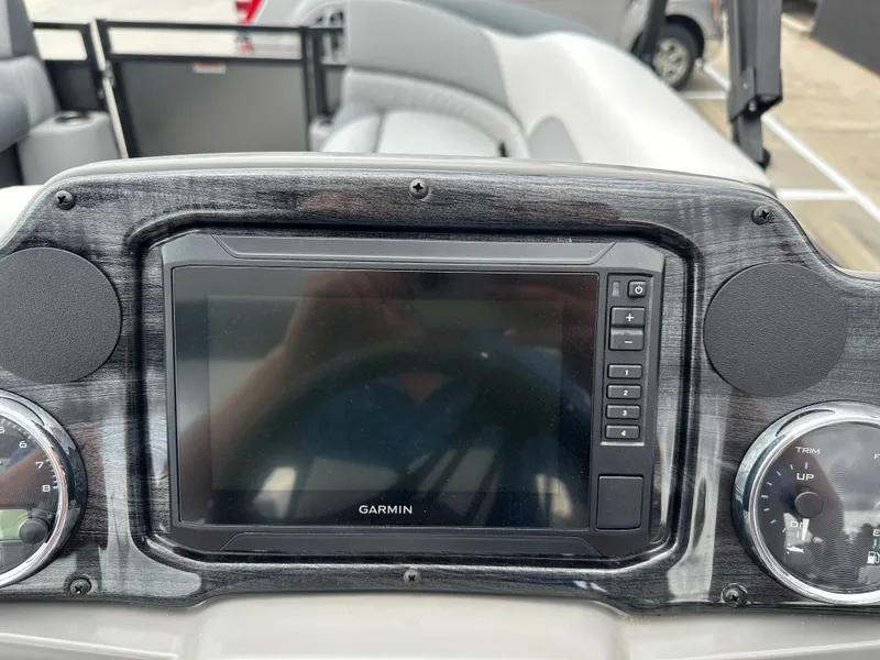 Slide: The Image of Avalon Venture 85 Versatile Rear Bench - 23' 2025 - 19