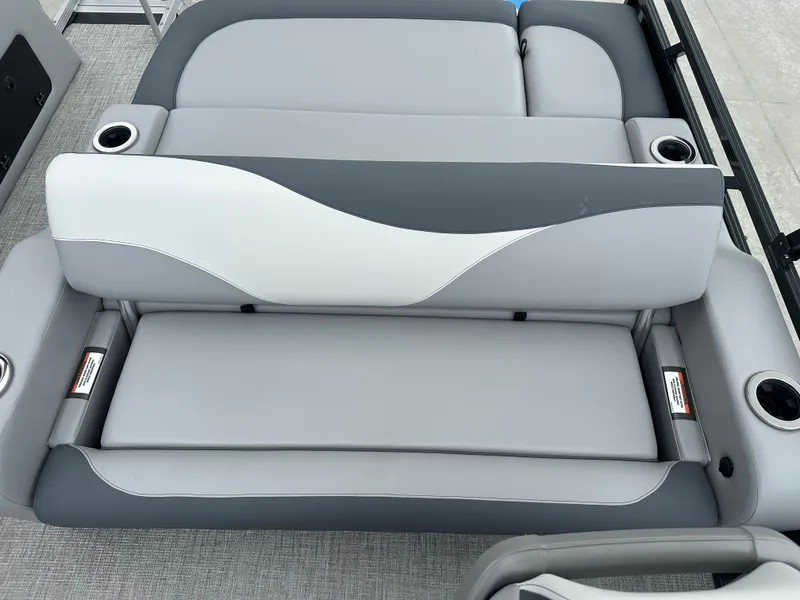 Slide: The Image of Avalon Venture 85 Versatile Rear Bench - 23' 2025 - 26