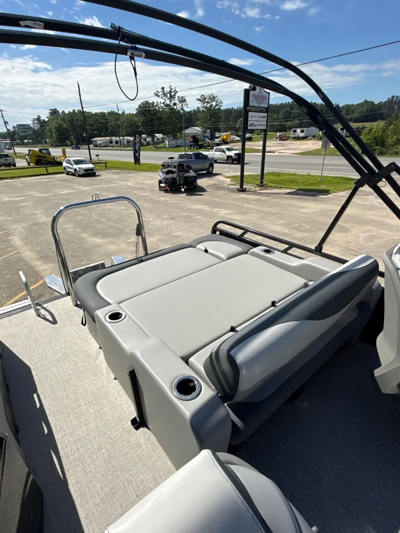 Slide: The Image of Avalon Venture 85 Versatile Rear Bench - 23' 2025 - 23