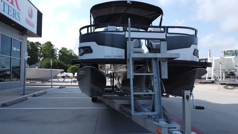 Slide: The Image of Avalon Venture 85 Center Console Fish - 23' 2025 - 32