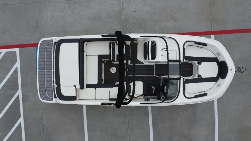 Slide: The Image of Bayliner VR6 2021 - 3