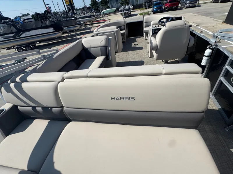 Slide: The Image of Harris Cruiser 210 2023 - 10