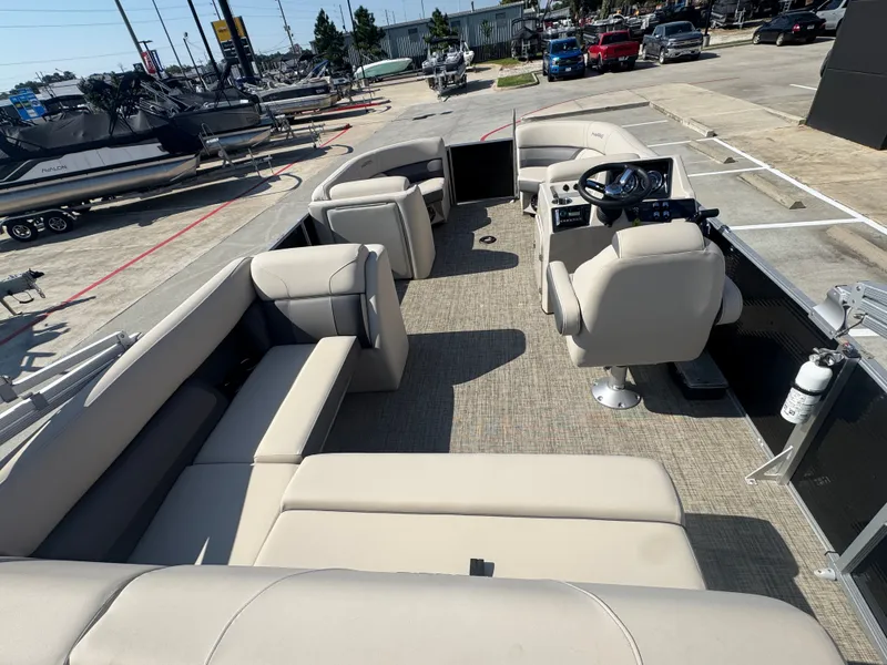 Slide: The Image of Harris Cruiser 210 2023 - 11