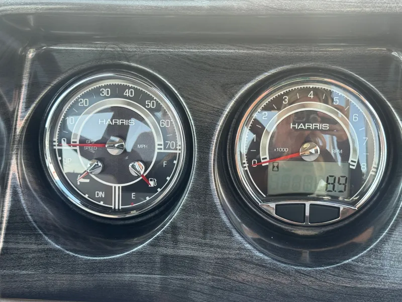 Slide: The Image of Harris Cruiser 210 2023 - 24