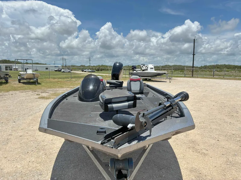 Slide: The Image of Lowe Stinger 175 2019 - 5