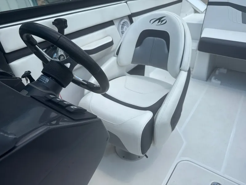 Slide: The Image of Monterey M-205 2019 - 15