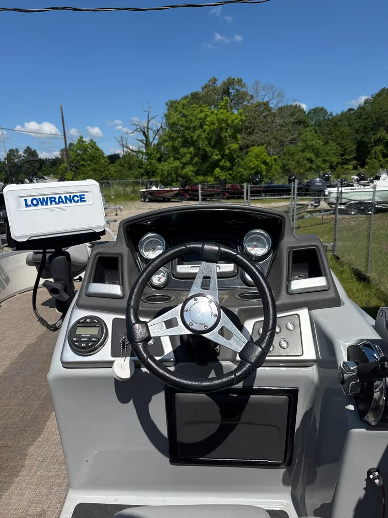 Slide: The Image of Ranger RP200 2019 - 8