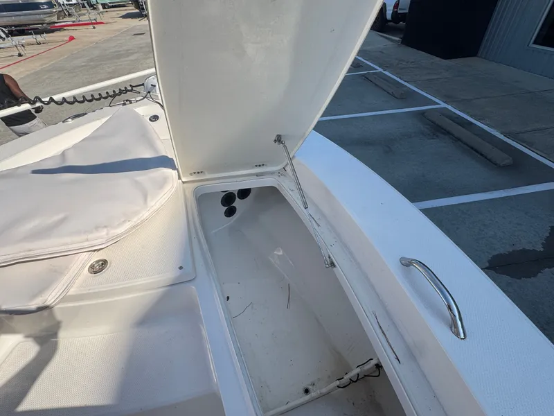 Slide: The Image of Robalo 206 Cayman 2019 - 26