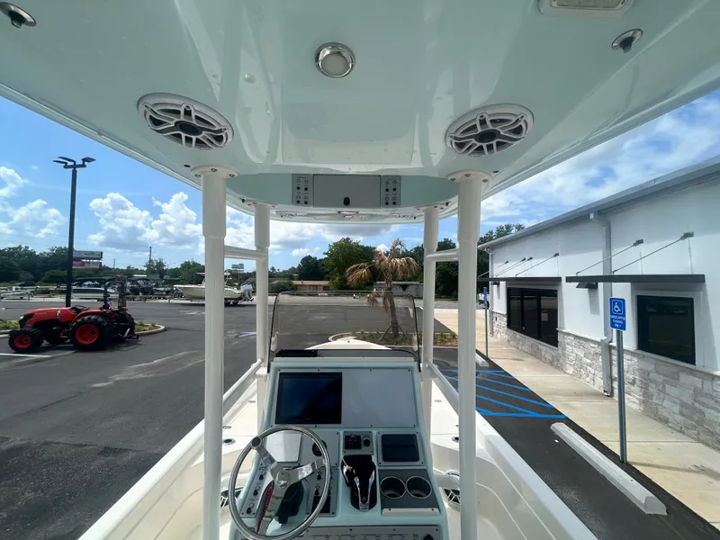 Slide: The Image of Shearwater 25 LTZ 2024 - 11