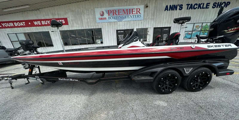 Slide: The Image of Skeeter FXR21 Apex 2021 - 5